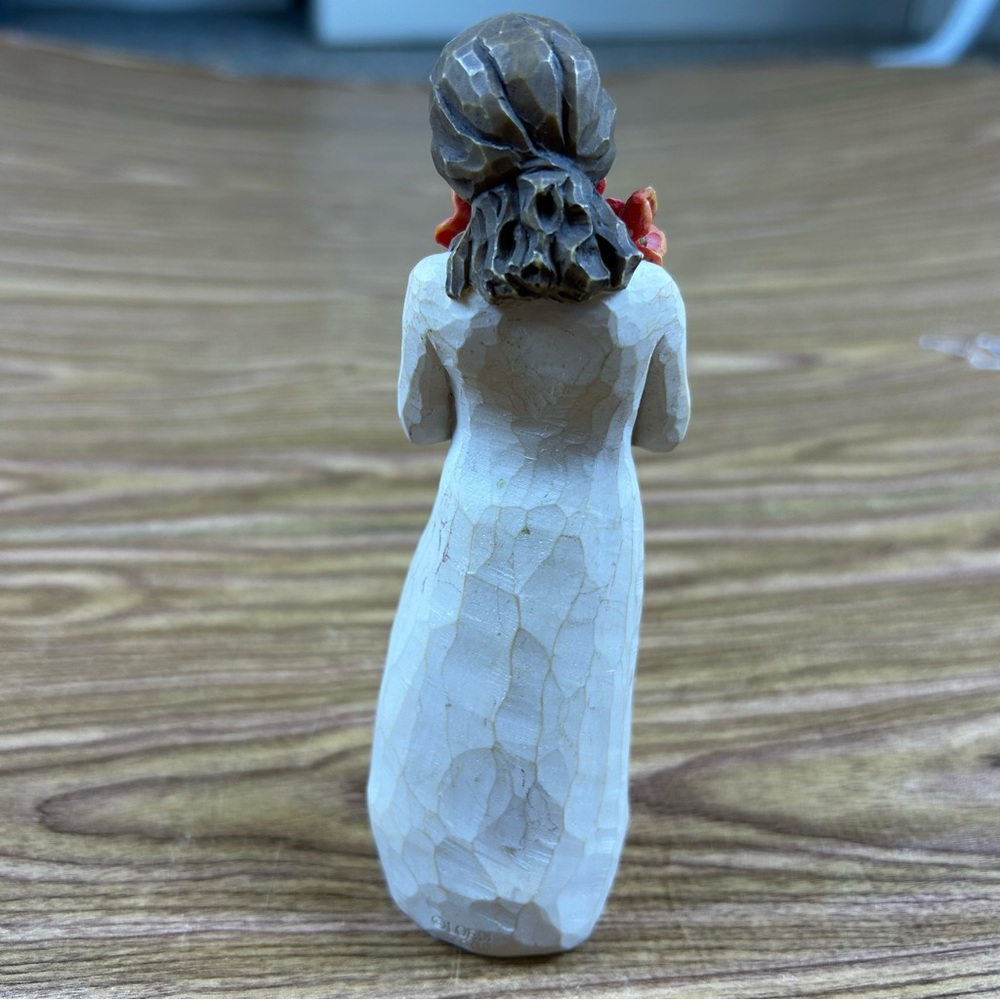 Willow Tree Surrounded By Love Figurine 5.5” Demdaco Susan Lordi 2009 - Picture 2 of 6